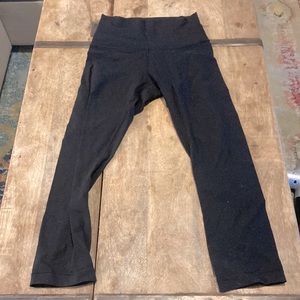 Lululemon Size 4 Cropped Wunder Under Black Legging